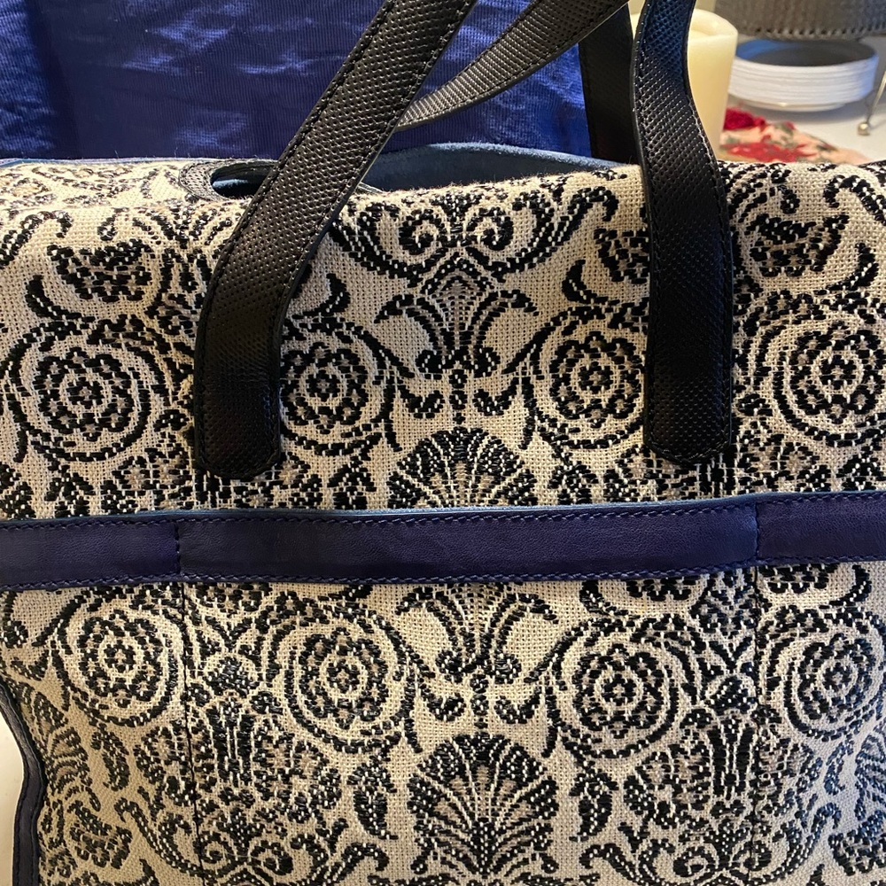 Stuart Weitzman NWT mixed media tote